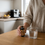 Propolis druppels met water innemen.